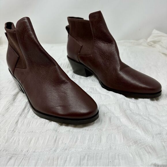 NWOT Cole Haan Gia Booties- Size 9.5 - Picture 3 of 13